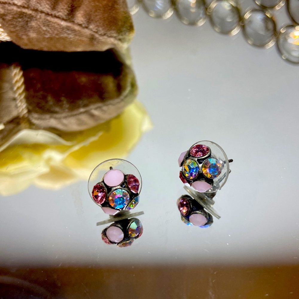 Rose shiny earrings.